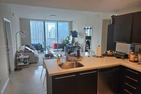 Condo in Miami, Florida, 2 bedrooms  № 1785686 - photo 1