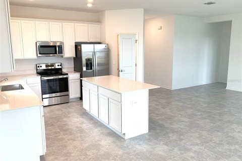 Villa ou maison à louer à Kissimmee, Floride: 4 chambres, 171.22 m2 № 2391386 - photo 10