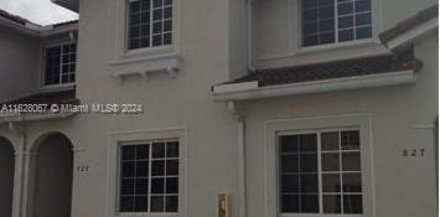 Condo à Miami Gardens, Floride, 3 chambres  № 2023093