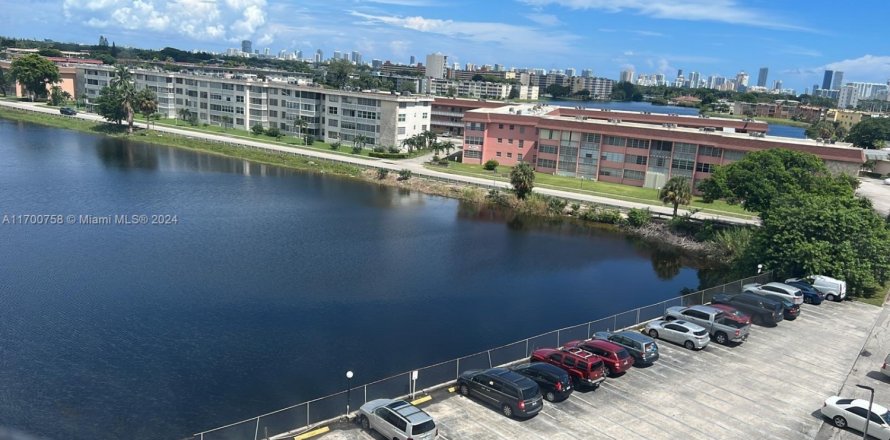 Condo in Miami, Florida, 1 bedroom  № 1748283