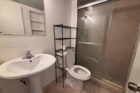 Condo in Miami, Florida, 1 bedroom  № 1748283 - photo 8