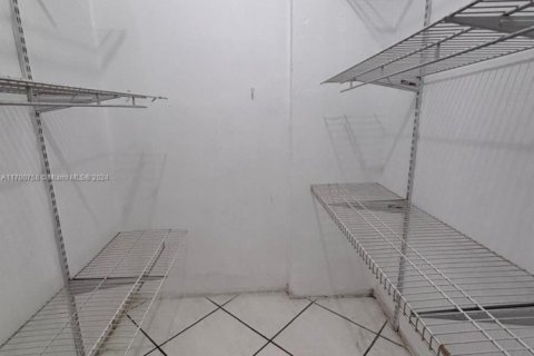 Condo in Miami, Florida, 1 bedroom  № 1748283 - photo 11