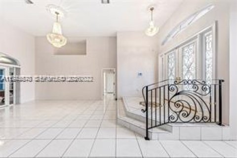 Снять в аренду виллу или дом в Майами, Флорида 5 спален, 370.77м2, № 2002413 - фото 2