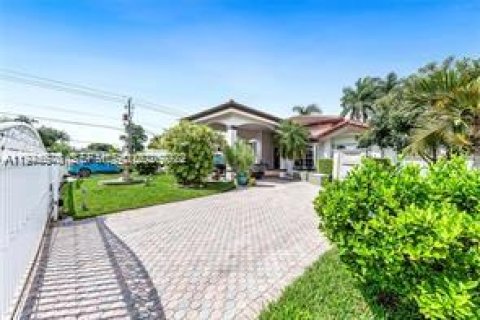 Снять в аренду виллу или дом в Майами, Флорида 5 спален, 370.77м2, № 2002413 - фото 17