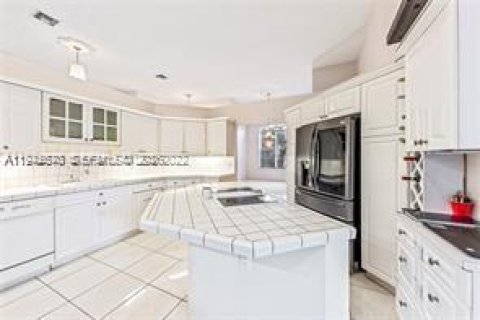 Снять в аренду виллу или дом в Майами, Флорида 5 спален, 370.77м2, № 2002413 - фото 9