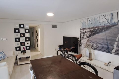 Condo in Miami Beach, Florida, 3 bedrooms  № 1763907 - photo 28