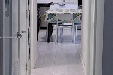 Condo in Miami Beach, Florida, 3 bedrooms  № 1763907 - photo 17