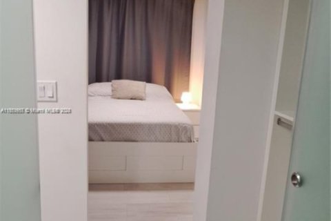 Condo in Miami Beach, Florida, 3 bedrooms  № 1763907 - photo 23