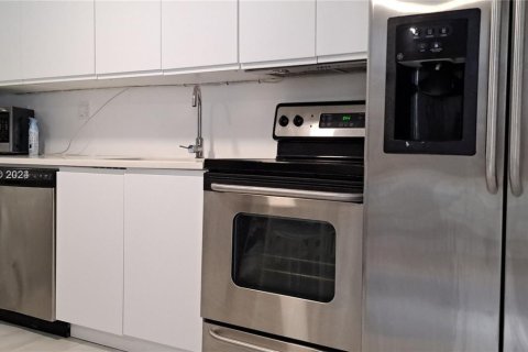 Condo in Miami Beach, Florida, 3 bedrooms  № 1763907 - photo 30