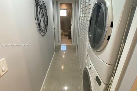 Appartement à louer à Miami, Floride: 2 chambres, 98.01 m2 № 2027568 - photo 14