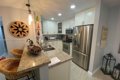 Appartement à louer à Miami, Floride: 2 chambres, 98.01 m2 № 2027568 - photo 7