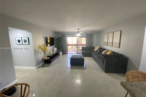 Appartement à louer à Miami, Floride: 2 chambres, 98.01 m2 № 2027568 - photo 3