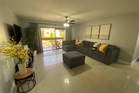 Appartement à louer à Miami, Floride: 2 chambres, 98.01 m2 № 2027568 - photo 4