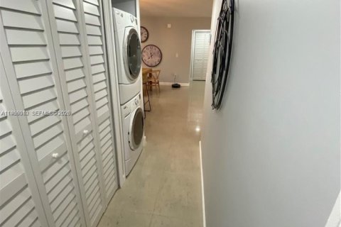 Appartement à louer à Miami, Floride: 2 chambres, 98.01 m2 № 2027568 - photo 12