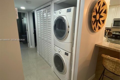 Appartement à louer à Miami, Floride: 2 chambres, 98.01 m2 № 2027568 - photo 9