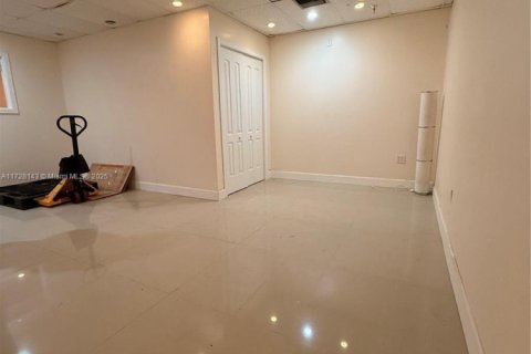 Commercial property in Miami, Florida № 1957602 - photo 6