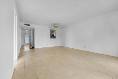 Condo in Margate, Florida, 2 bedrooms  № 2147138 - photo 4