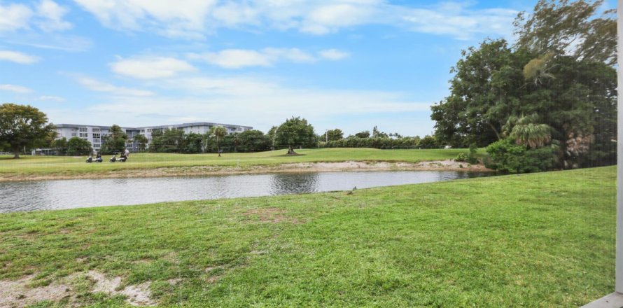 Condo in Margate, Florida, 2 bedrooms  № 2147138