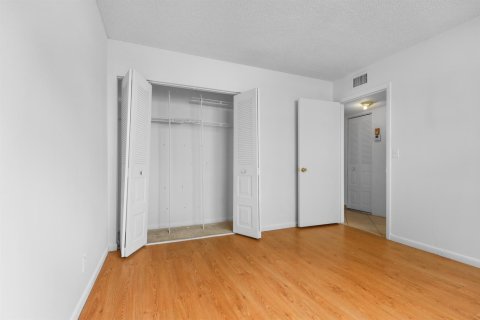 Condo in Margate, Florida, 2 bedrooms  № 2147138 - photo 9