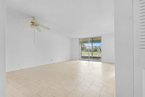 Condo in Margate, Florida, 2 bedrooms  № 2147138 - photo 3