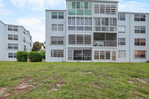 Condo in Margate, Florida, 2 bedrooms  № 2147138 - photo 14