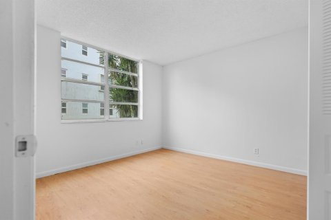 Condo in Margate, Florida, 2 bedrooms  № 2147138 - photo 5