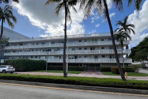 Apartment in Miami Beach, Florida 1 bedroom, 60.01 sq.m. № 2036439