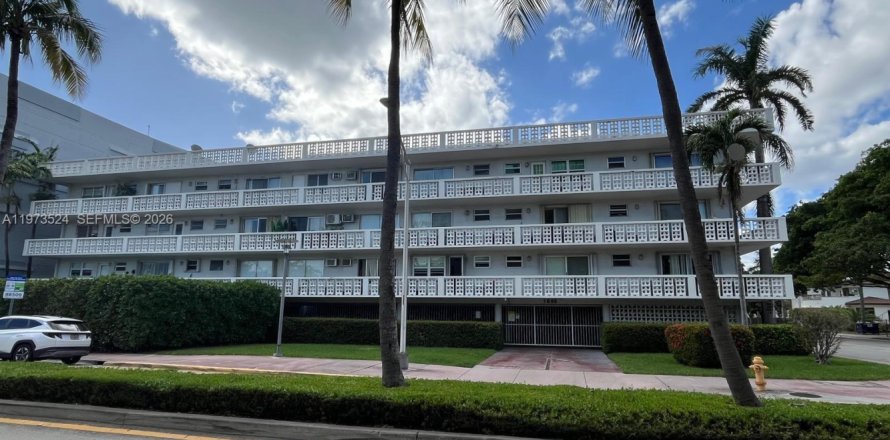 Apartment in Miami Beach, Florida 1 bedroom, 60.01 sq.m. № 2036439