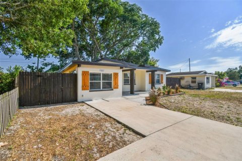 House in Saint Petersburg, Florida 3 bedrooms, 96.53 sq.m. № 1201464 - photo 3