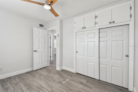 House in Saint Petersburg, Florida 3 bedrooms, 96.53 sq.m. № 1201464 - photo 18