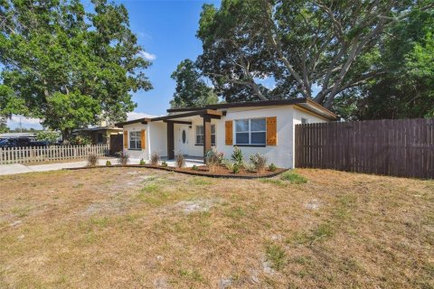 House in Saint Petersburg, Florida 3 bedrooms, 96.53 sq.m. № 1201464 - photo 6
