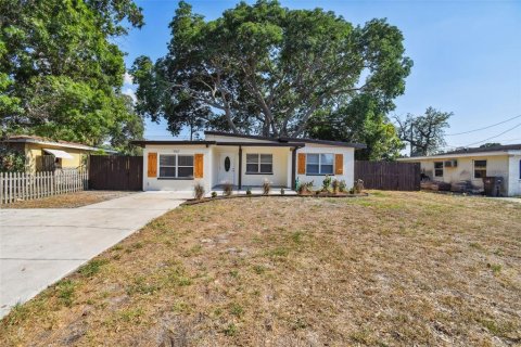 House in Saint Petersburg, Florida 3 bedrooms, 96.53 sq.m. № 1201464 - photo 5