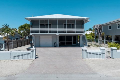 Casa en venta en Key Largo, Florida, 4 dormitorios № 1984446 - foto 1