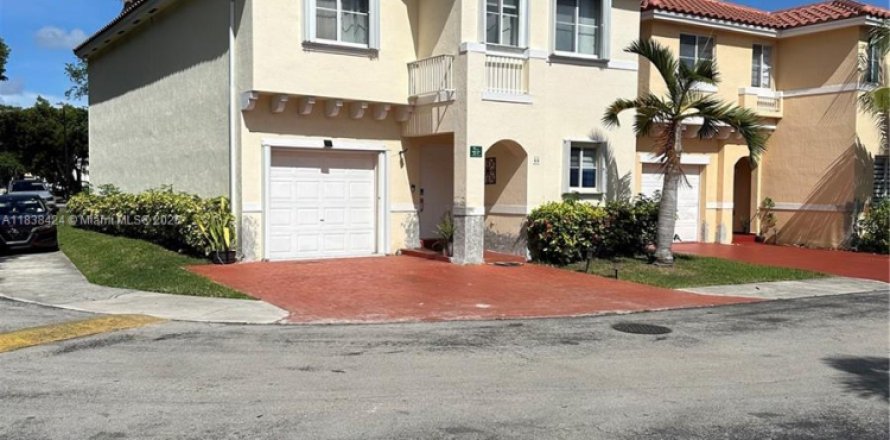 Touwnhouse à Miami, Floride 4 chambres, 161.65 m2 № 1830558