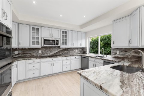 Купить виллу или дом в Майами, Флорида 5 спален, 453.46м2, № 2026611 - фото 5