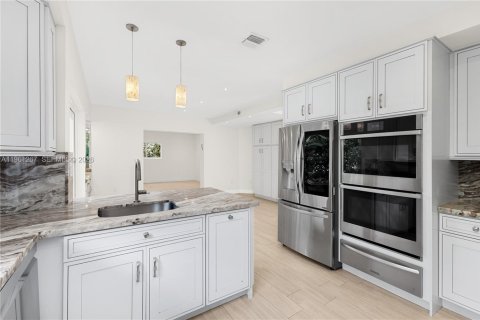 Купить виллу или дом в Майами, Флорида 5 спален, 453.46м2, № 2026611 - фото 8