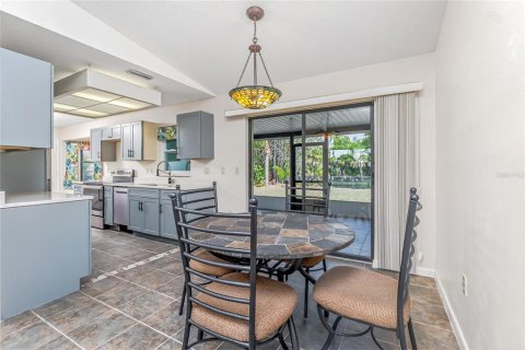 Villa ou maison à vendre à Englewood, Floride: 2 chambres, 97.18 m2 № 2232551 - photo 10