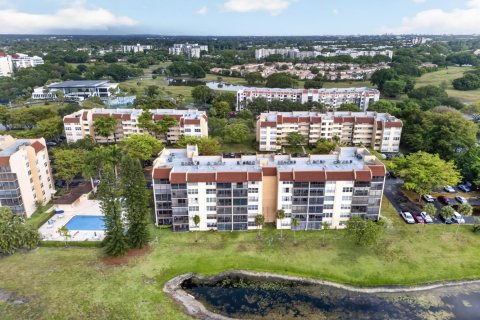 Condo in Lauderhill, Florida, 2 bedrooms  № 2190955 - photo 17