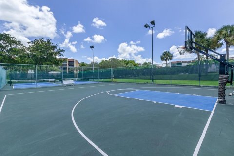 Condo in Lauderhill, Florida, 2 bedrooms  № 2190955 - photo 5