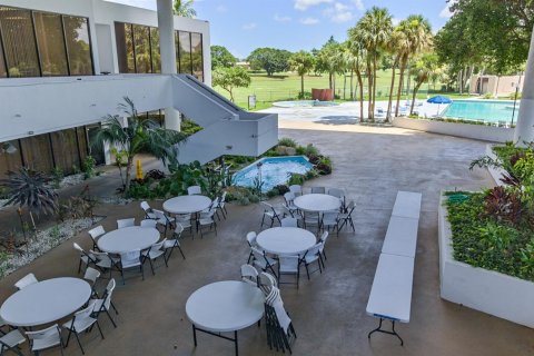Condo in Lauderhill, Florida, 2 bedrooms  № 2190955 - photo 4
