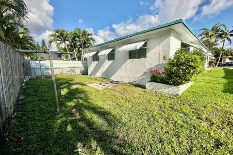 House in Hollywood, Florida 2 bedrooms, 98.2 sq.m. № 2071891 - photo 21