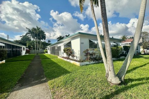 House in Hollywood, Florida 2 bedrooms, 98.2 sq.m. № 2071891 - photo 20