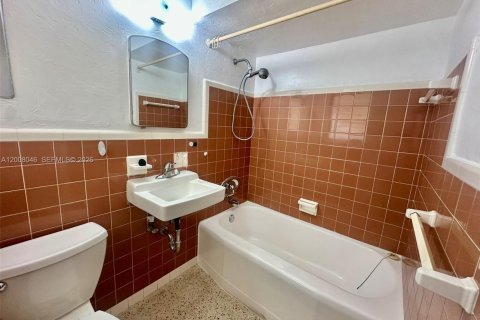 House in Hollywood, Florida 2 bedrooms, 98.2 sq.m. № 2071891 - photo 15