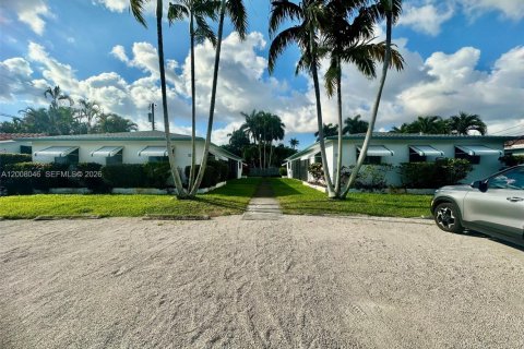 House in Hollywood, Florida 2 bedrooms, 98.2 sq.m. № 2071891 - photo 23