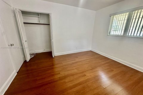 House in Hollywood, Florida 2 bedrooms, 98.2 sq.m. № 2071891 - photo 10