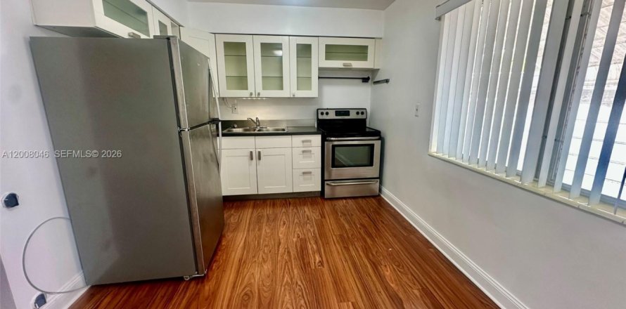 House in Hollywood, Florida 2 bedrooms, 98.2 sq.m. № 2071891