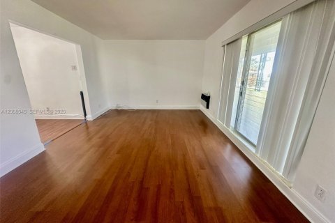 House in Hollywood, Florida 2 bedrooms, 98.2 sq.m. № 2071891 - photo 3