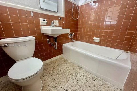 House in Hollywood, Florida 2 bedrooms, 98.2 sq.m. № 2071891 - photo 14