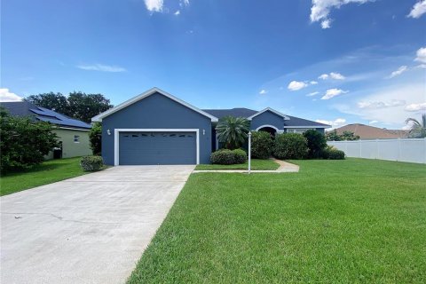 Casa en alquiler en Winter Haven, Florida, 4 dormitorios, 188.5 m2 № 1829832 - foto 1