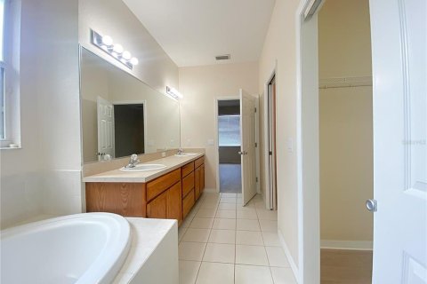 Casa en alquiler en Winter Haven, Florida, 4 dormitorios, 188.5 m2 № 1829832 - foto 10